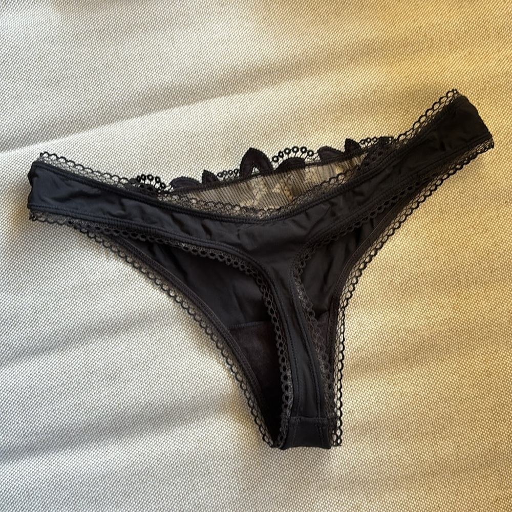 NWOT Calvin Klein Black Label Lace Lingerie Set - Picture 13 of 13